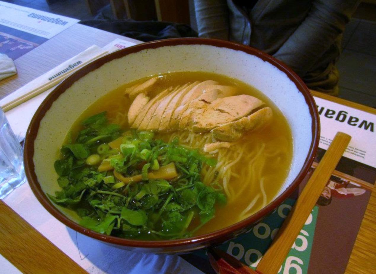イギリス生活28_日本食レストラン（Wagamama)のラーメン