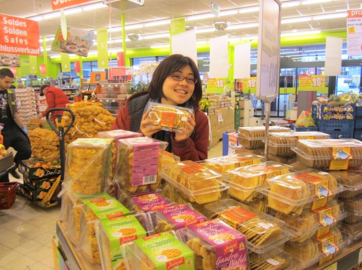 ベルギー旅行_ワッフルだらけのスーパー