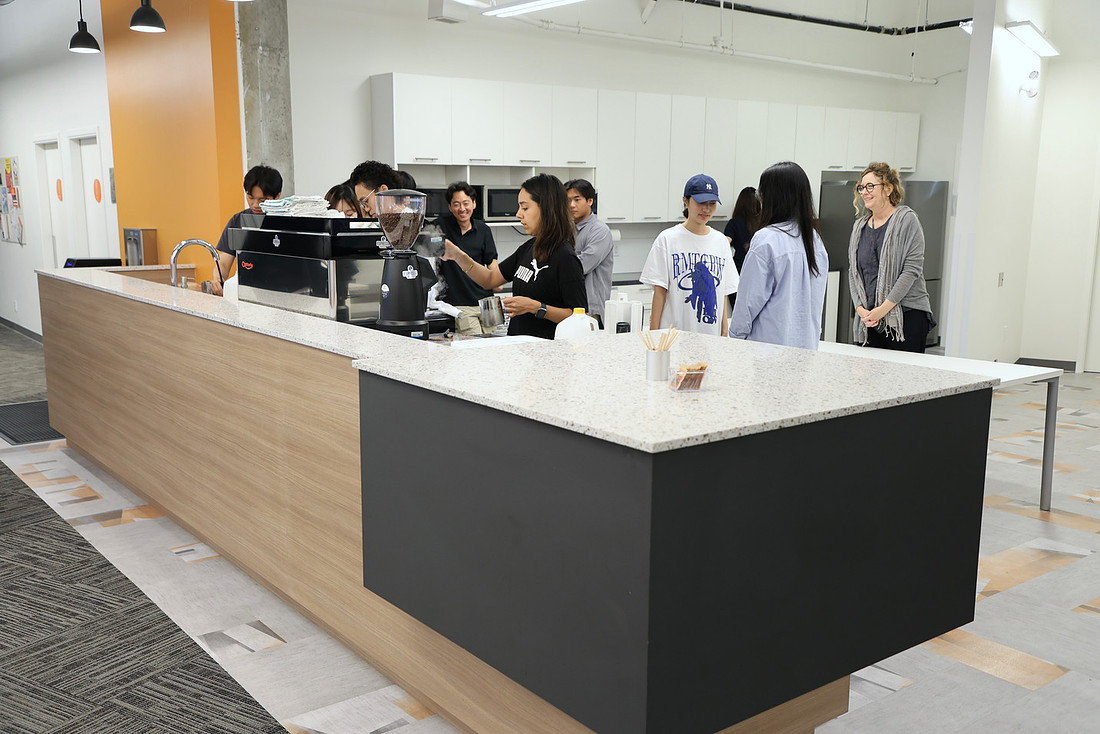 3B0_82_11097542_878289826_5